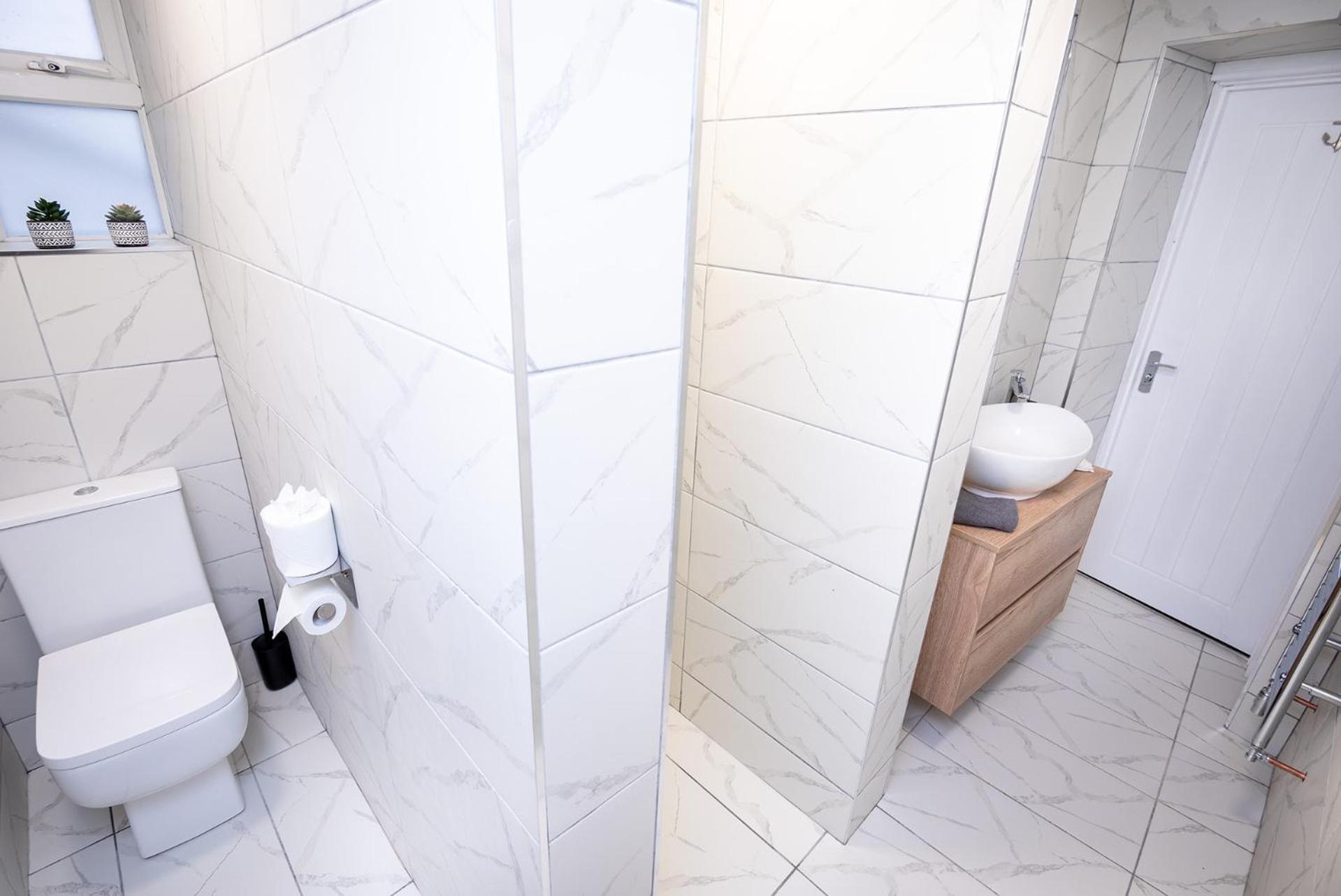 Kings Arms Suites - Luxury Double - Waterfall Shower - Self Check In Whitehaven Eksteriør billede